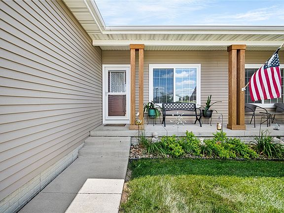 3rd image of 9572 Bluestem Ln