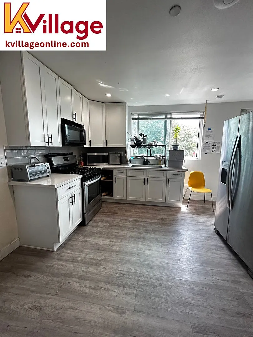 Fully Furnished, Private Room w/ Private Bath Co-Living, Just Minutes from USC! — Photo 1