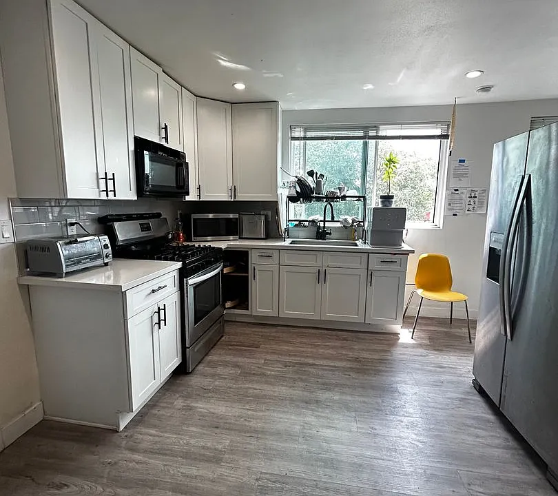 1528 1/2 W 36th Pl #304