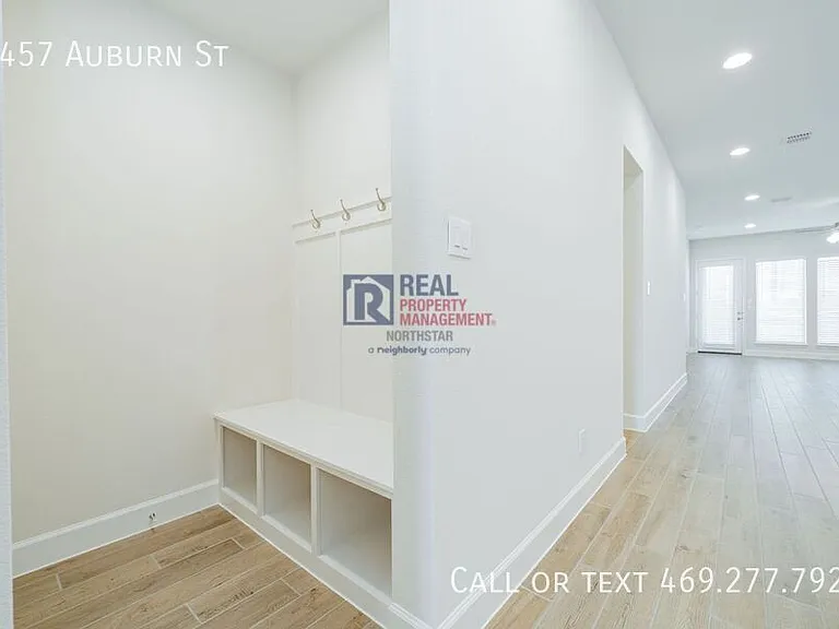 2457 Auburn St — Photo 6