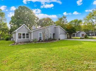 6741 Stillmeadow Dr, Charlotte, NC 28277