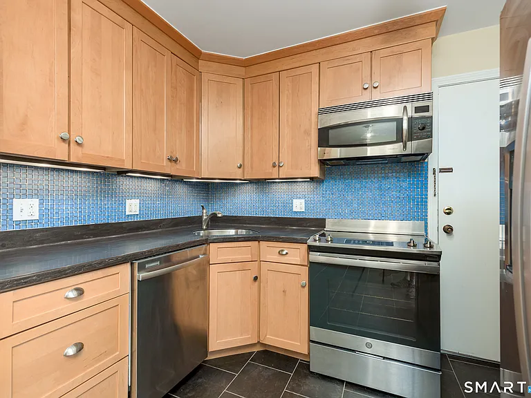 54 Willieb St #B — Photo 8