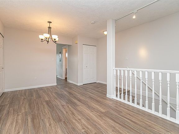 5th image of 1043 Caledonia Ave #13