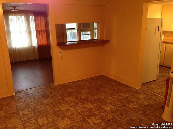 2nd image of 906 Peach St