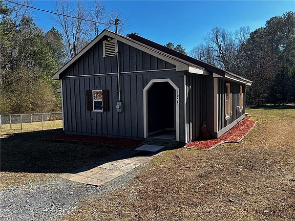 2nd image of 1654 Artesian Well Rd NW