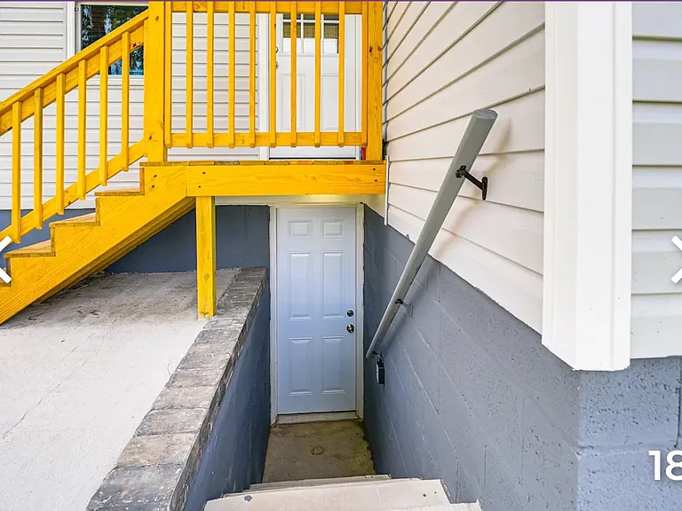 304 Camrose Ave #B — Photo 2