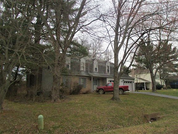 3rd image of 6513 Farmingdale Ct