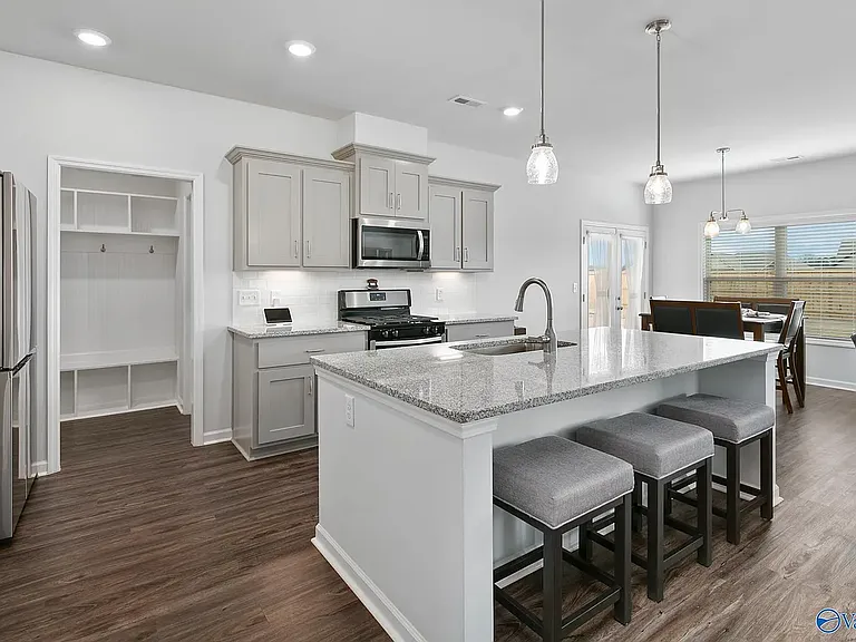 216 Portrait St — Photo 3