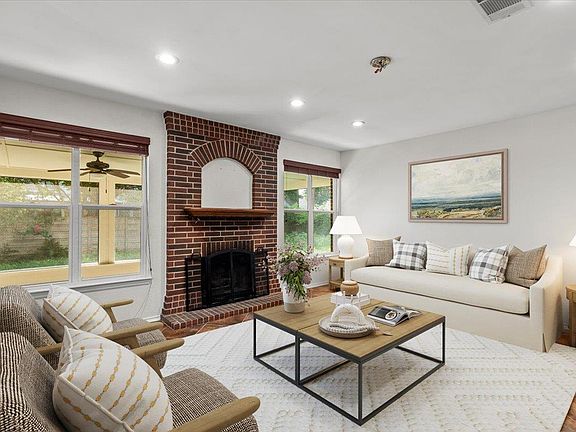 3rd image of 304 Marigold Ln