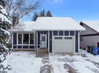 19 E Cedargrove Pl SW, Calgary, AB T2W4T8