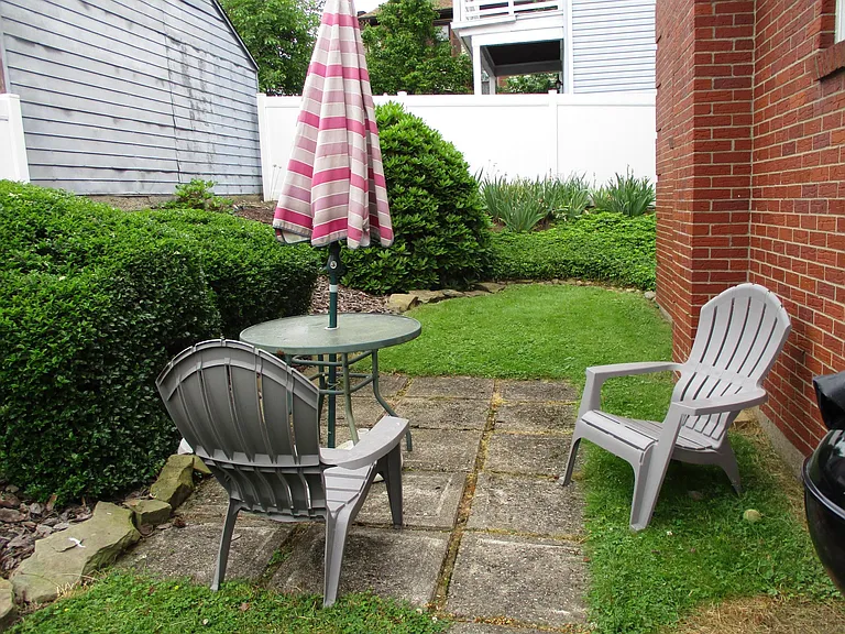 833 Chester Ave #2 — Photo 21