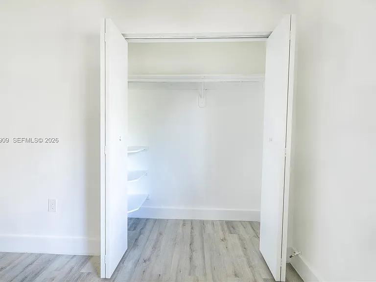 1091 SW 4th St #1 — Photo 7