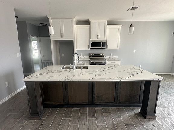 3rd image of 328 Lenawee Ave