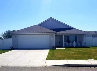 7720 Three Rivers Dr, Pasco, WA 99301