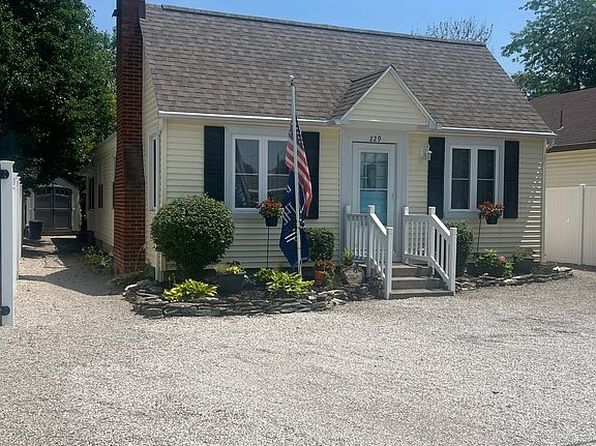 229 N Sackett Rd