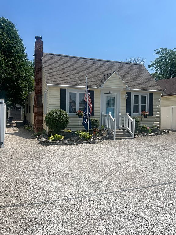 229 N Sackett Rd - Property Image