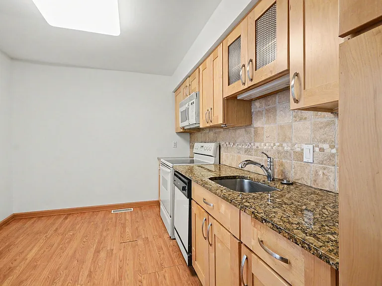 7440 Azalea Ct — Photo 11