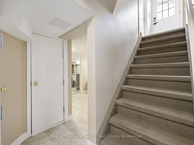 566 Dean Ave #LOWER — Photo 20