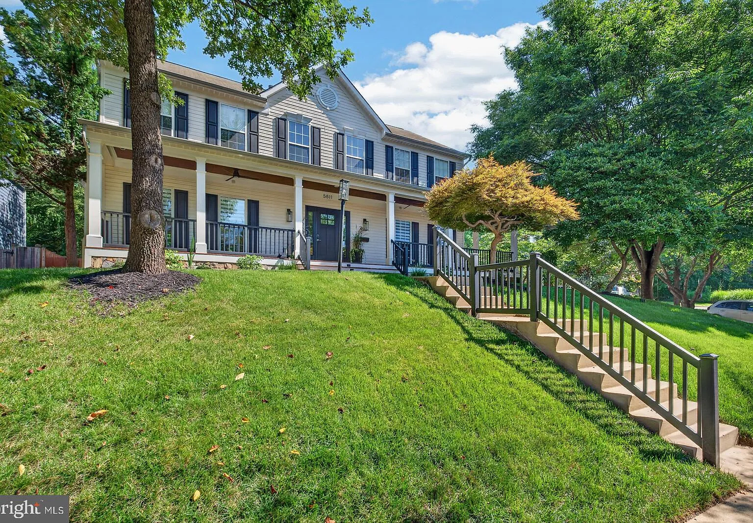 6 bed, 4.5 bath, 4252 sqft, $8,995 — Photo 2