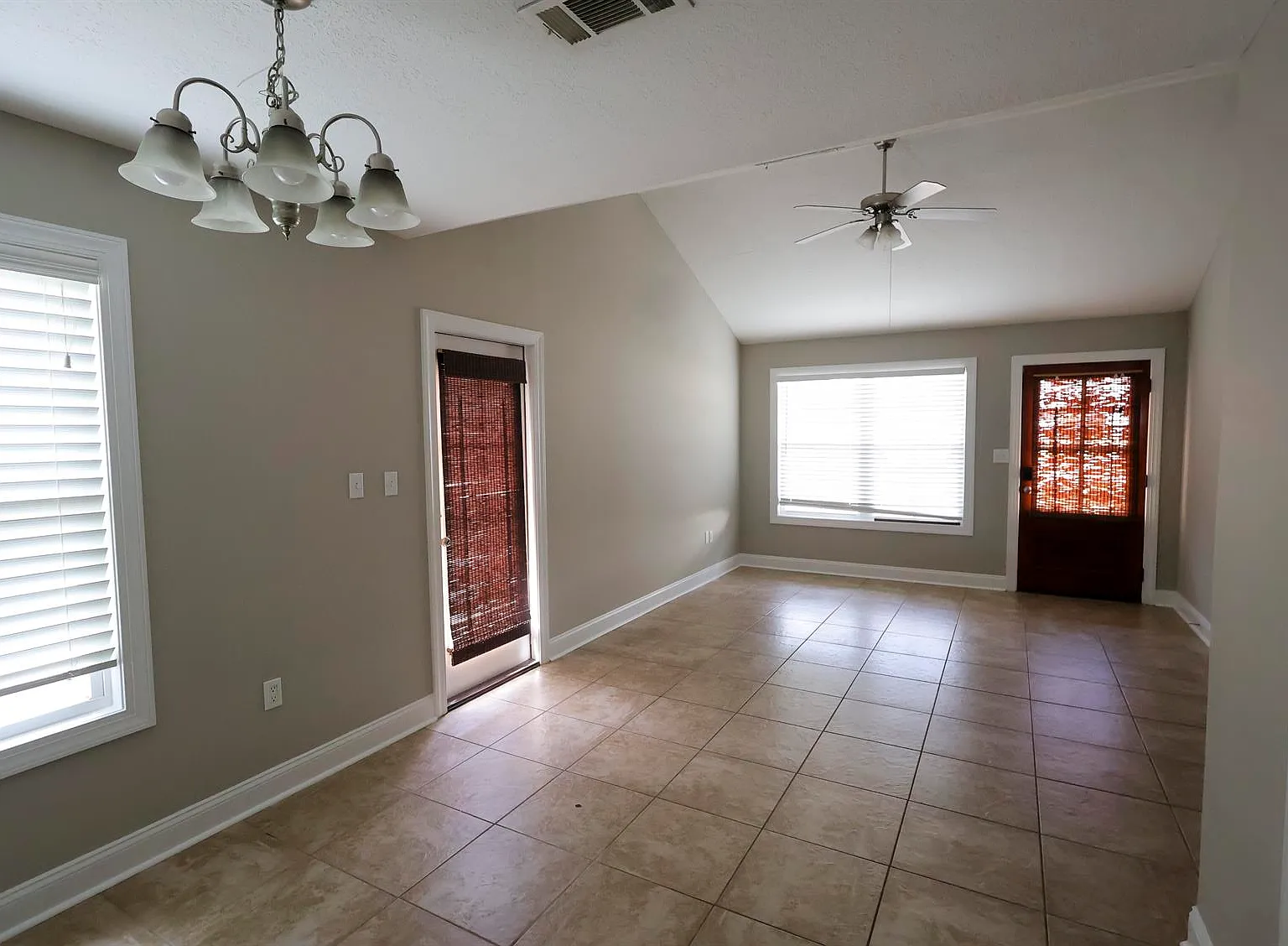 1633 Oxford Place — Photo 3