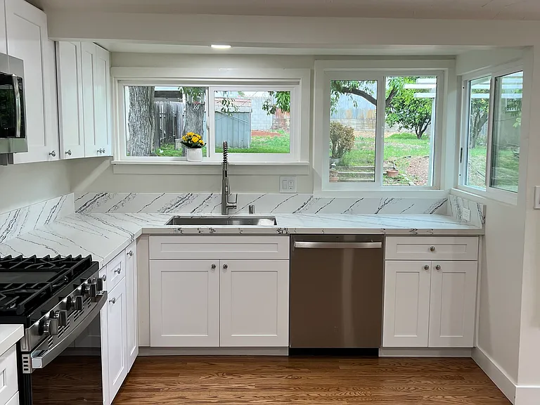 Kitchen (backyard view)