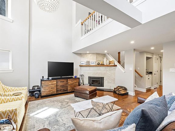 2nd image of 1054 W Armitage Ave #1A