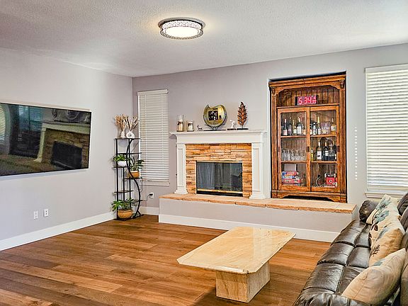 5th image of 1626 Blue Canyon St