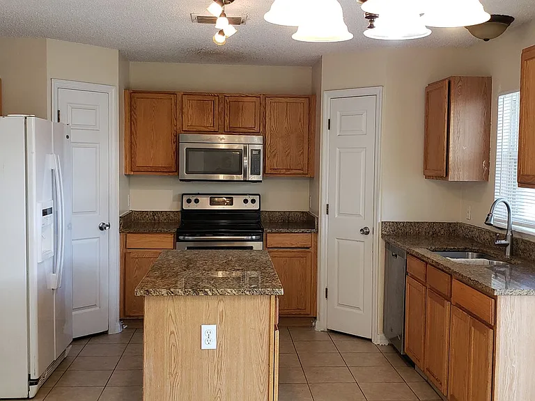 274 Curtis Ave — Photo 6