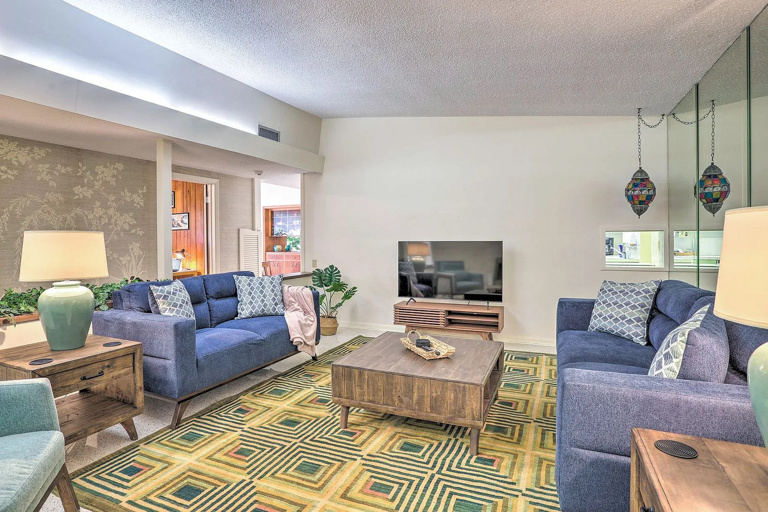 3 bed, 3.0 bath, 1689 sqft, $8,451 — Photo 4