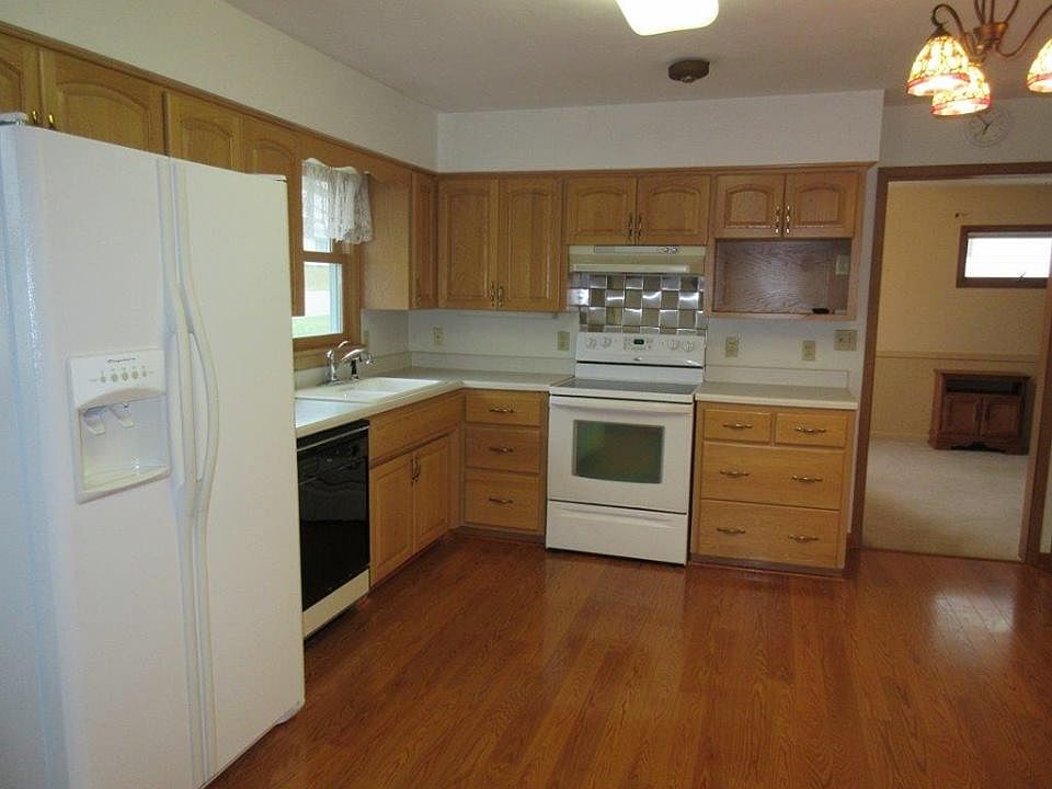 2nd image of 805 E South St