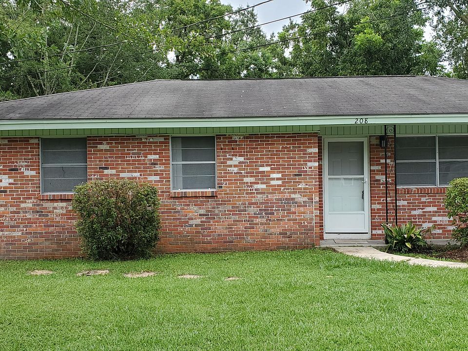 1st image of 208 Woodland Cir