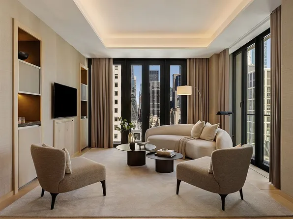 685 5th Ave #8F, New York, NY 10022