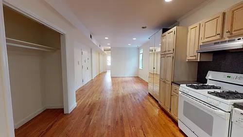 246 E 44th St #3 Photo 1