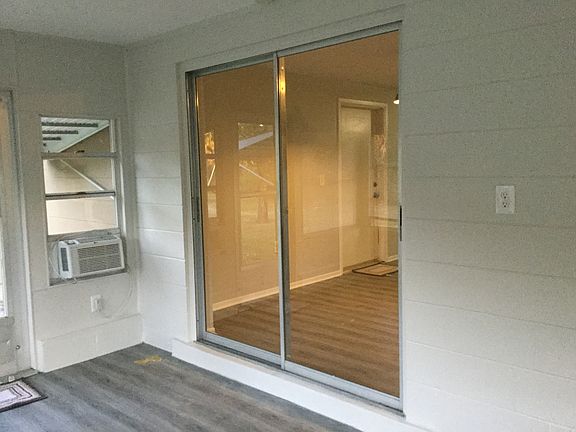 Sliding door to Lani