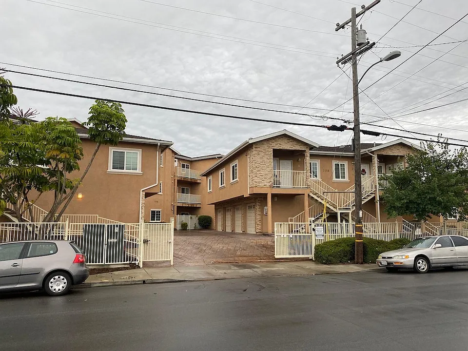 7056 Fulton St #15