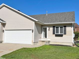 1112 S 12th Ave E, Newton, IA 50208