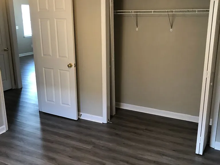 311 Parker Pl — Photo 3