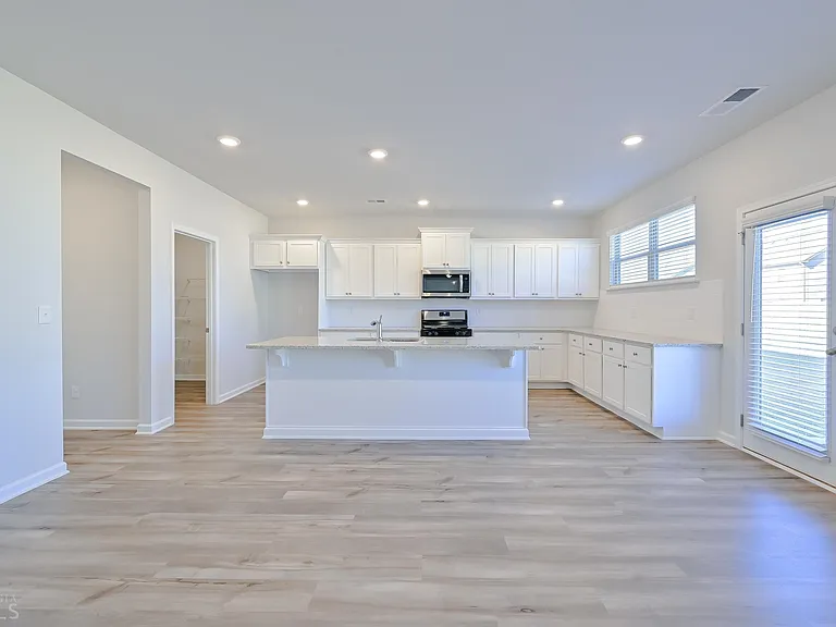 303 Eleanora Xing — Photo 20