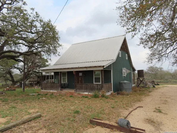 678 TANK HOLLOW RD, Poteet, TX 78065