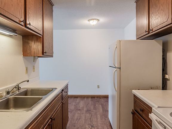 3rd image of 3033 James Ave S APT 201