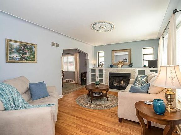 2nd image of 6605 Lindenwood Pl