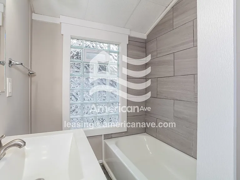 874434_011_main_bathroom_14350895.jpg