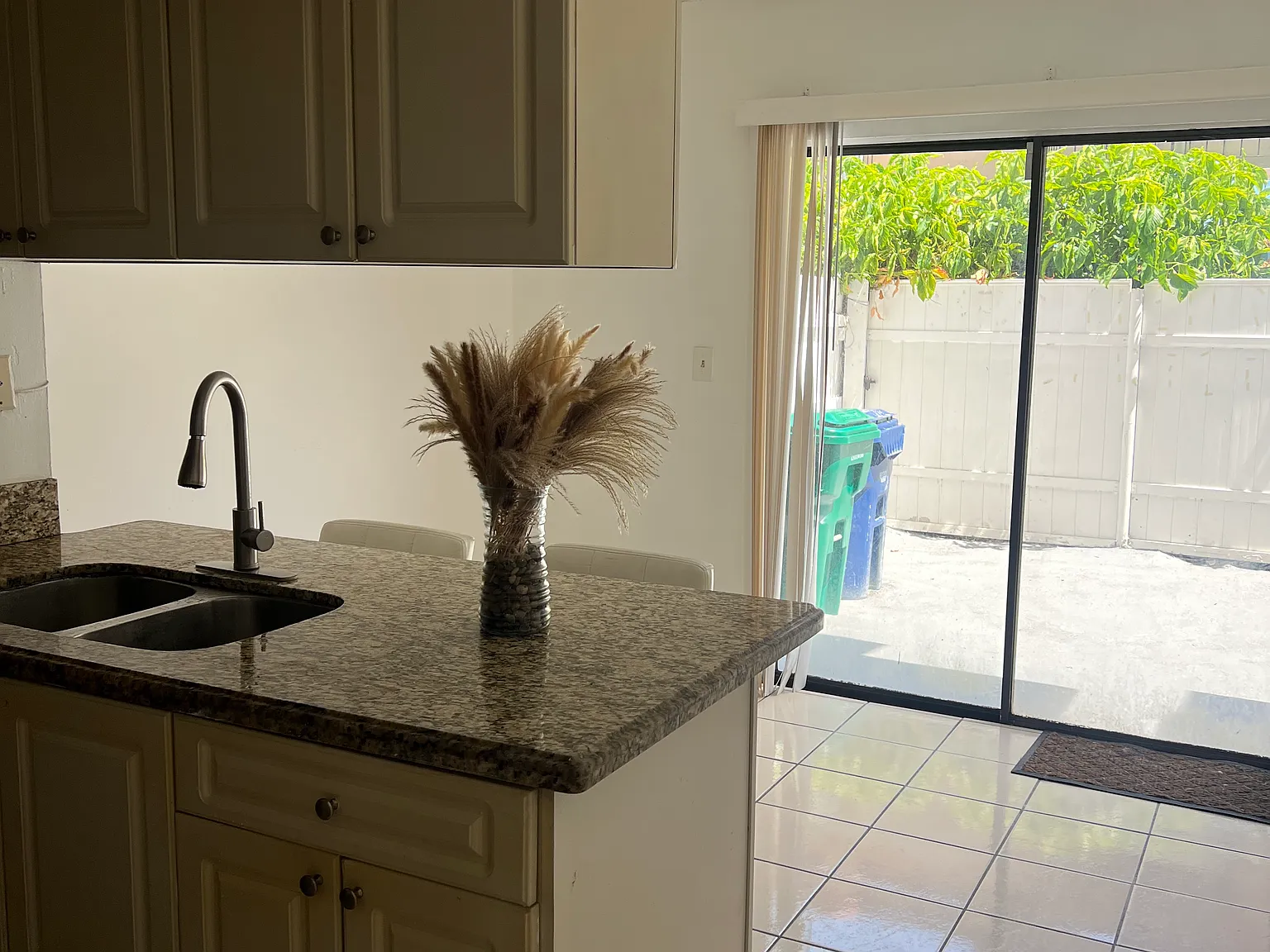 2 bed, 1.5 bath, $2,200 — Photo 3