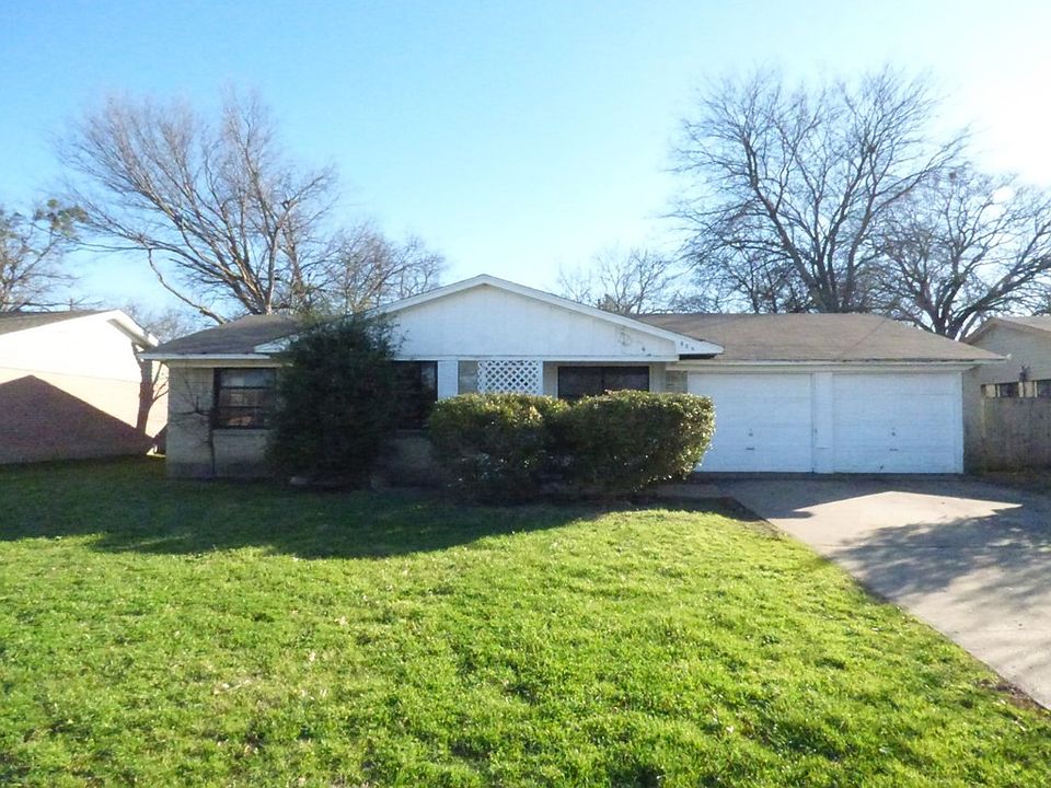 1st image of 836 Deerwood Dr