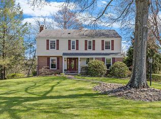 1556 King Charles Dr, Pittsburgh, PA 15237