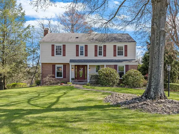 1556 King Charles Dr, Pittsburgh, PA 15237