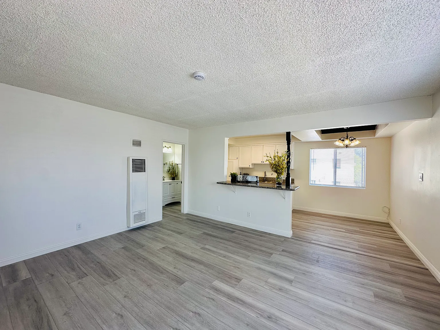 2 bed, 800 sqft, $2,150 — Photo 2