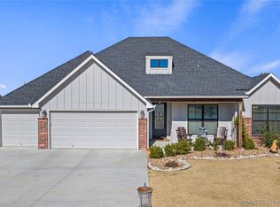 2318 W Maple St, Collinsville, OK 74021