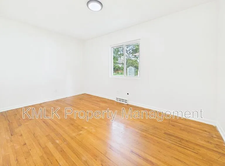 1624 Merrill Ave — Photo 15