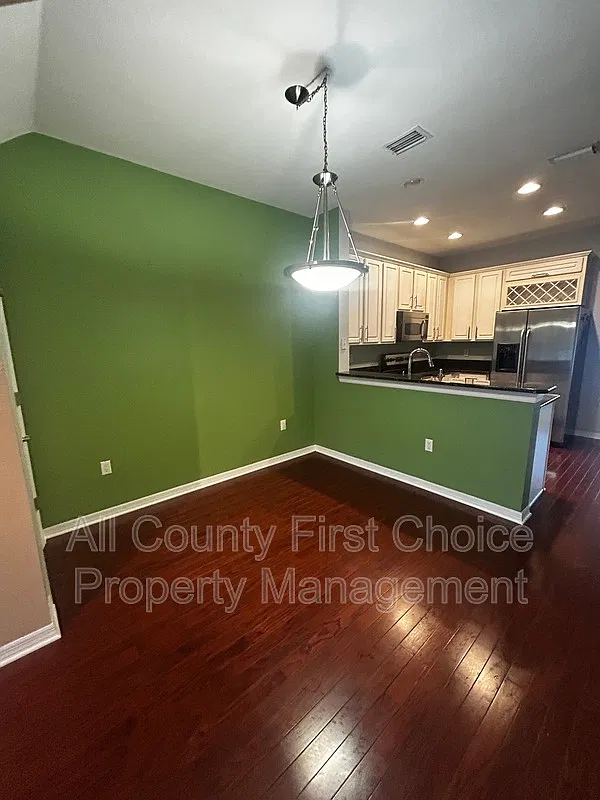 2 bed, 2.5 bath, 1220 sqft, $2,195 — Photo 3